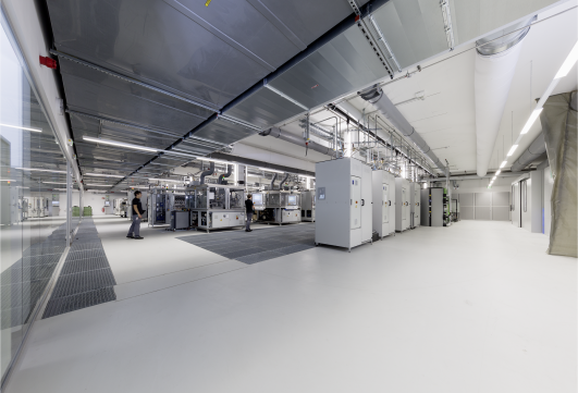 Der von arcplus realisierte Laborneubau für Hansgrohe bündelt auf rund 1.600 m² hochinstallierte Prüf- und Entwicklungsbereiche und reagiert damit auf die steigenden Anforderungen globaler Normen und Zulassungsvorschriften